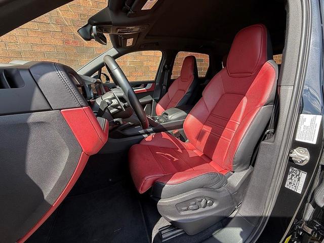 Photo of 2024 Black Metallic Porsche Cayenne