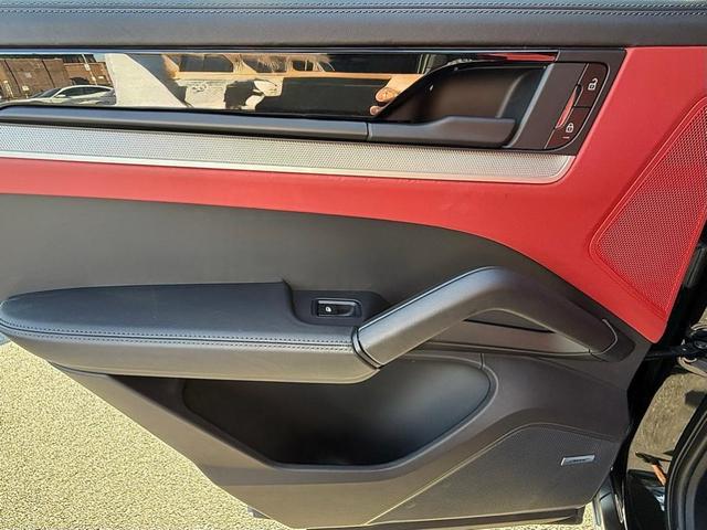 Photo of 2024 Black Metallic Porsche Cayenne