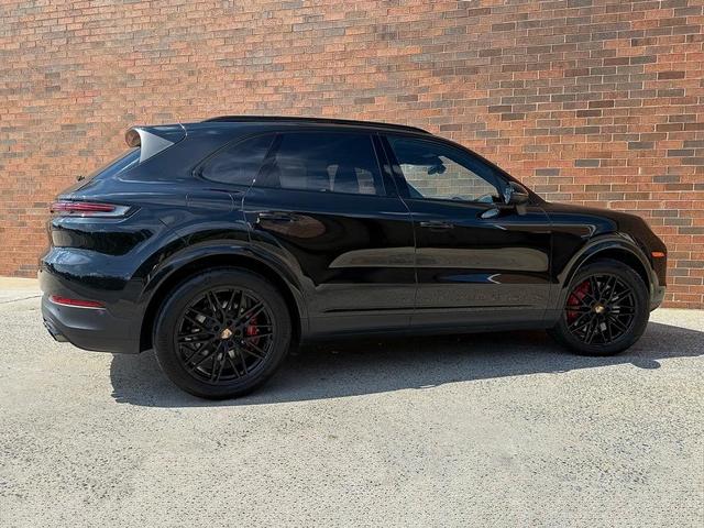 Photo of 2024 Black Metallic Porsche Cayenne
