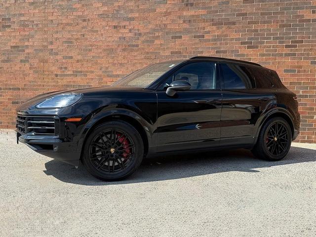 Photo of 2024 Black Metallic Porsche Cayenne