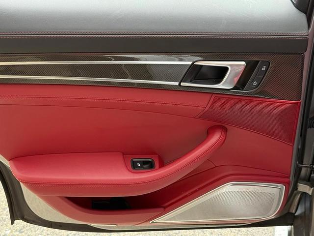 Photo of 2023 Silver Porsche Panamera
