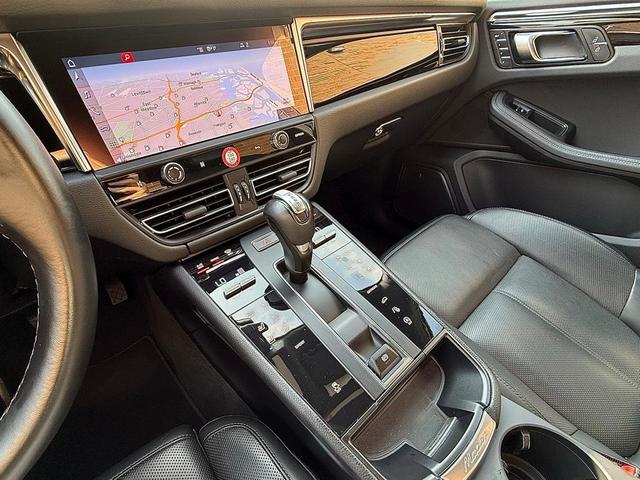 Photo of 2024 Black Porsche Macan