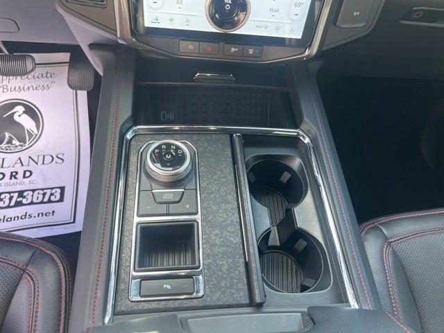 Photo of 2024 Agate Black Metallic Ford Expedition