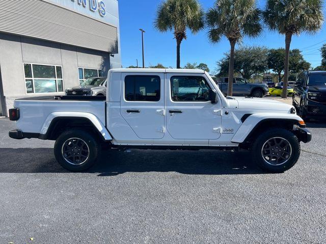 Photo of 2023 Bright White Clearcoat Jeep Gladiator