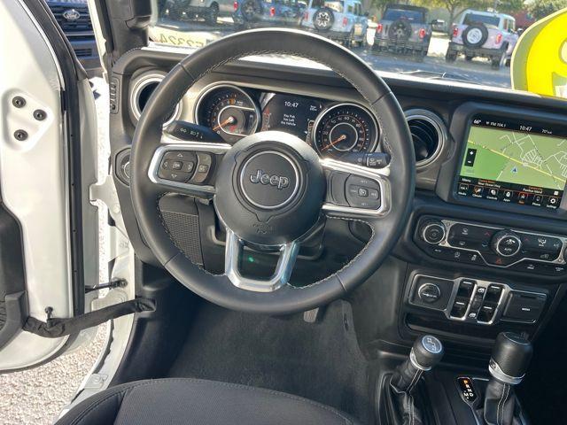 Photo of 2023 Bright White Clearcoat Jeep Gladiator