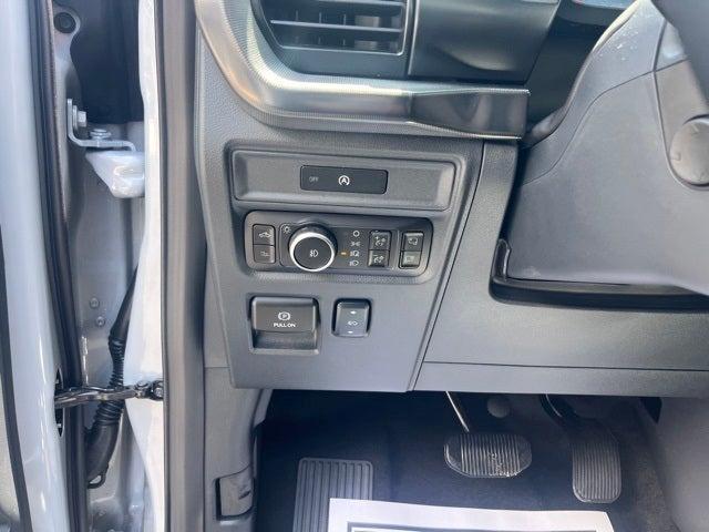 Photo of 2025 White Metallic Ford F-150