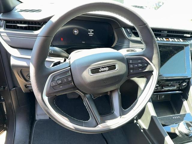 Photo of 2025 Gray Jeep Grand Cherokee
