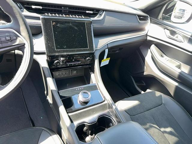 Photo of 2025 Gray Jeep Grand Cherokee