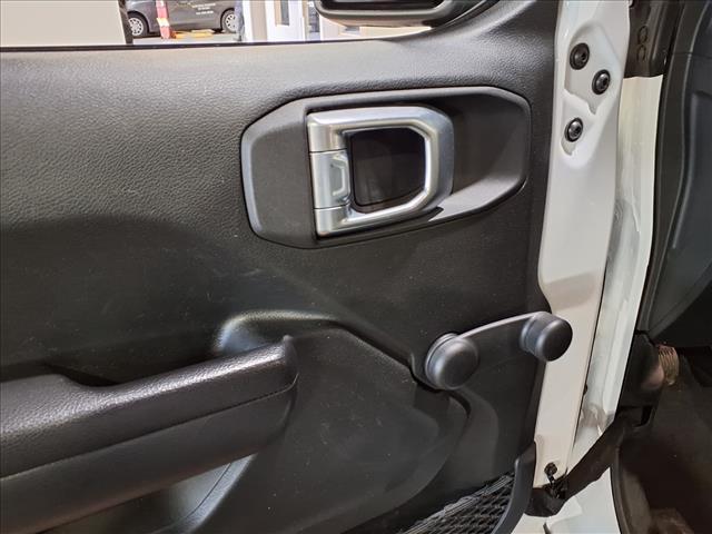 Photo of 2021 Bright White Clearcoat Jeep Wrangler