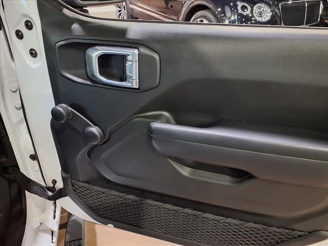 Photo of 2021 Bright White Clearcoat Jeep Wrangler