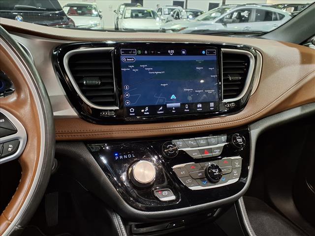 Photo of 2021 Bright White Clearcoat Chrysler Pacifica