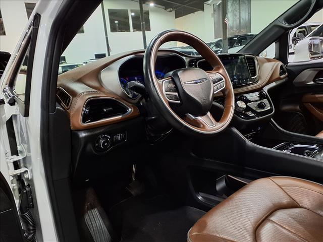 Photo of 2021 Bright White Clearcoat Chrysler Pacifica
