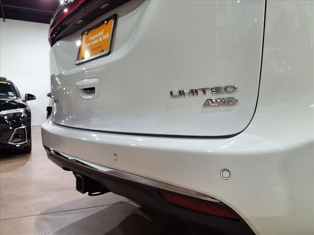 Photo of 2021 Bright White Clearcoat Chrysler Pacifica