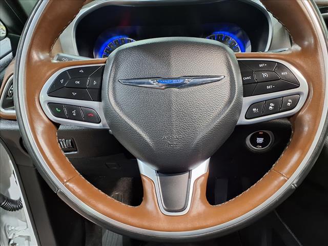 Photo of 2021 Bright White Clearcoat Chrysler Pacifica