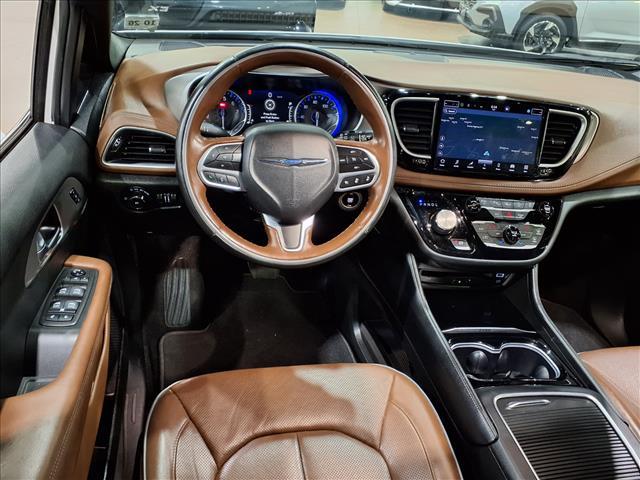 Photo of 2021 Bright White Clearcoat Chrysler Pacifica