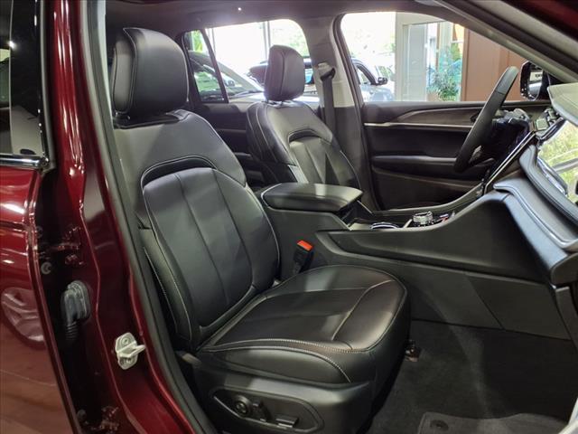 Photo of 2023 Velvet Red Pearl Coat Prv Jeep Grand Cherokee