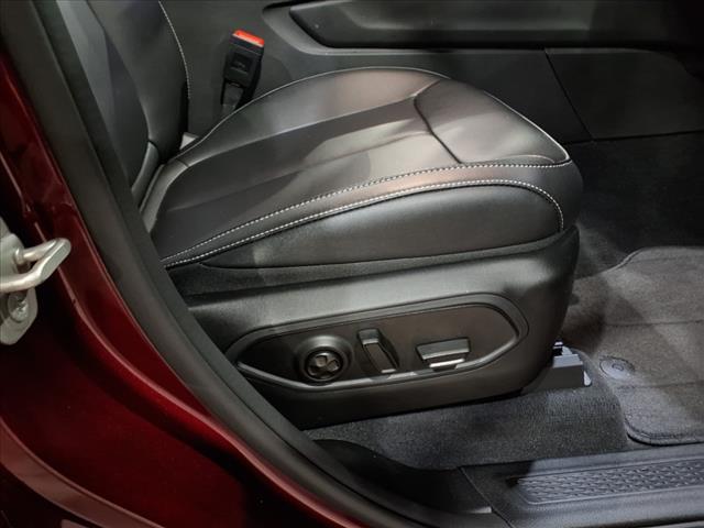 Photo of 2023 Velvet Red Pearl Coat Prv Jeep Grand Cherokee