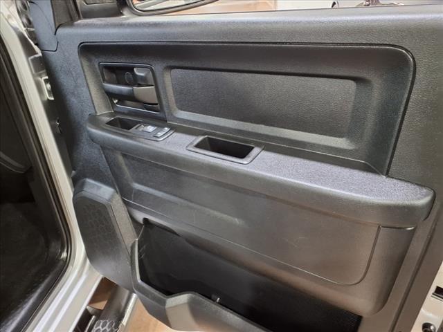 Photo of 2016 Bright Silver Metallic Clear Coat Ps2 RAM 1500