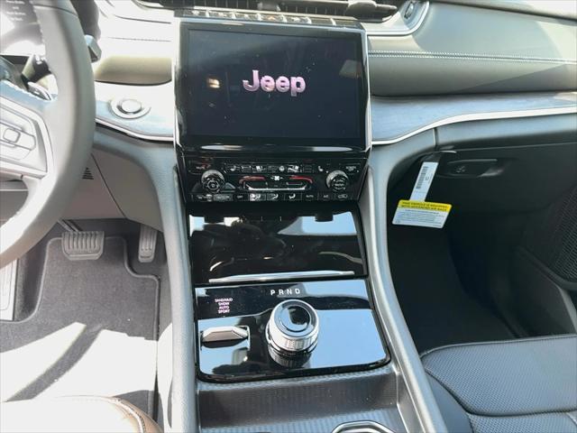 Photo of 2025 Gray Jeep Grand Cherokee