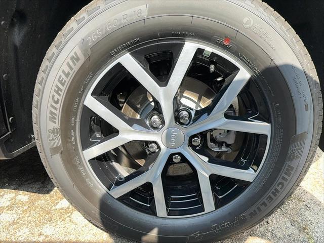 Photo of 2025 Gray Jeep Grand Cherokee