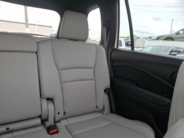 Photo of 2023 Platinum White Pearl   Wx Honda Passport