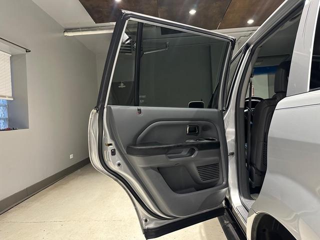 Photo of 2004 Starlight Silver Metallic Honda Pilot