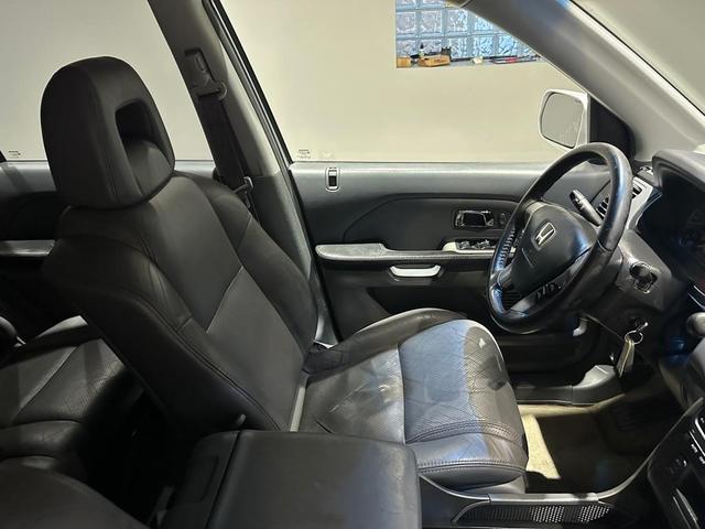 Photo of 2004 Starlight Silver Metallic Honda Pilot