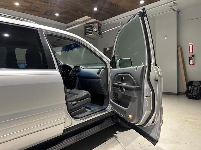 Photo of 2004 Starlight Silver Metallic Honda Pilot