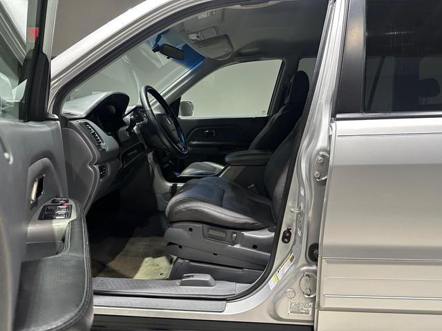 Photo of 2004 Starlight Silver Metallic Honda Pilot