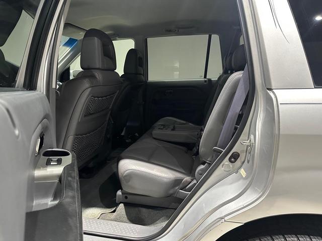 Photo of 2004 Starlight Silver Metallic Honda Pilot