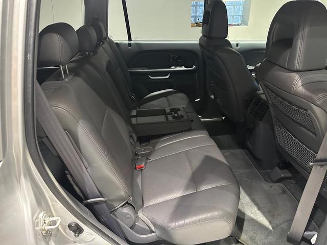 Photo of 2004 Starlight Silver Metallic Honda Pilot
