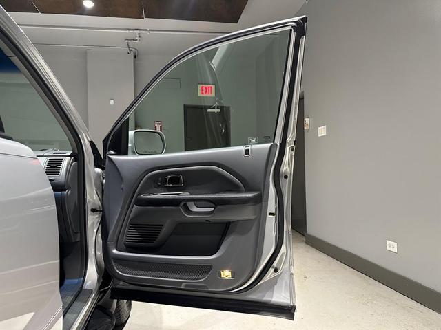 Photo of 2004 Starlight Silver Metallic Honda Pilot