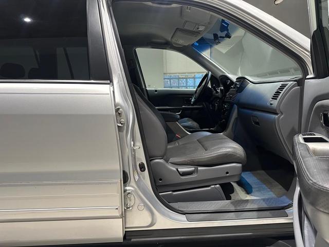 Photo of 2004 Starlight Silver Metallic Honda Pilot