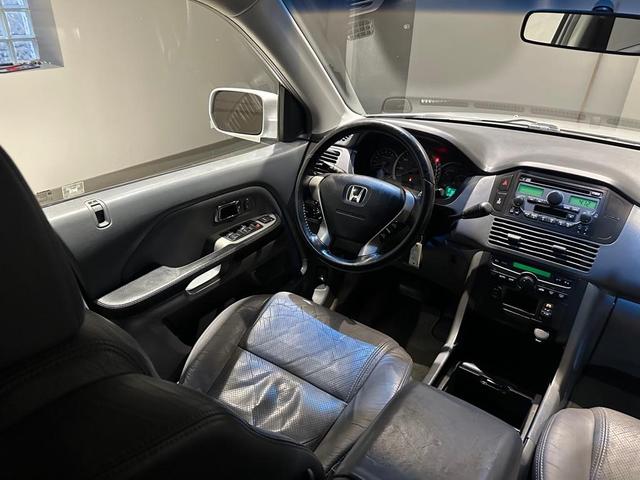 Photo of 2004 Starlight Silver Metallic Honda Pilot