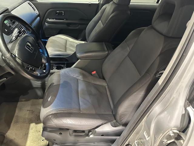 Photo of 2004 Starlight Silver Metallic Honda Pilot