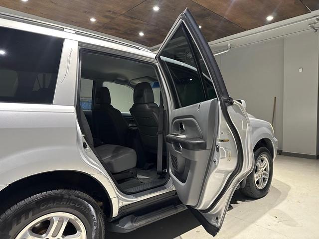 Photo of 2004 Starlight Silver Metallic Honda Pilot