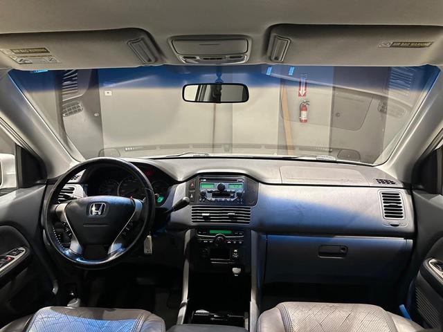 Photo of 2004 Starlight Silver Metallic Honda Pilot