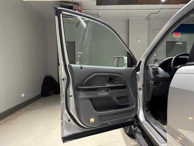 Photo of 2004 Starlight Silver Metallic Honda Pilot