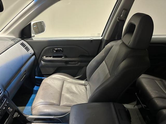 Photo of 2004 Starlight Silver Metallic Honda Pilot