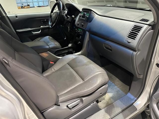 Photo of 2004 Starlight Silver Metallic Honda Pilot