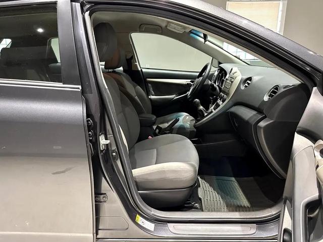 Photo of 2009 Magnetic Gray Metallic Toyota Matrix