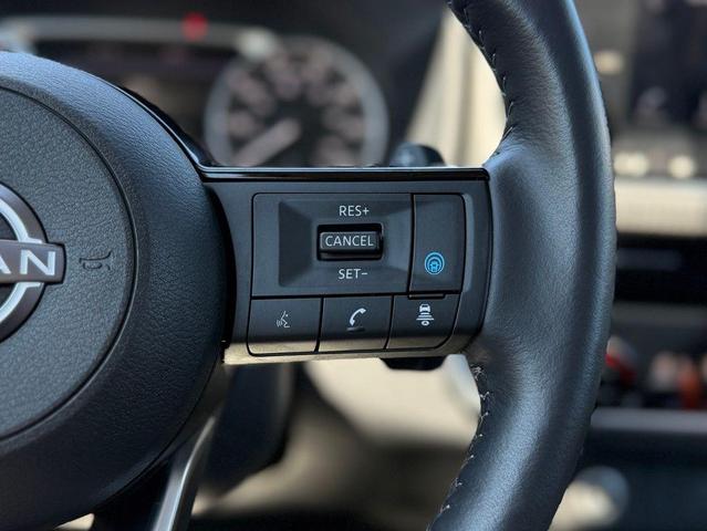 Photo of 2023 Super Black Nissan Rogue