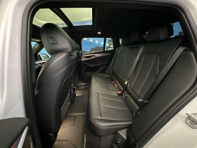 Photo of 2022 Alpine White BMW X4
