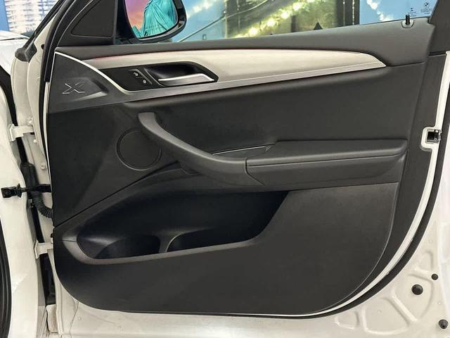Photo of 2022 Alpine White BMW X4
