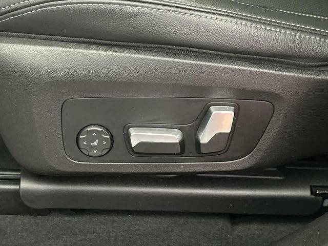 Photo of 2022 Alpine White BMW X4