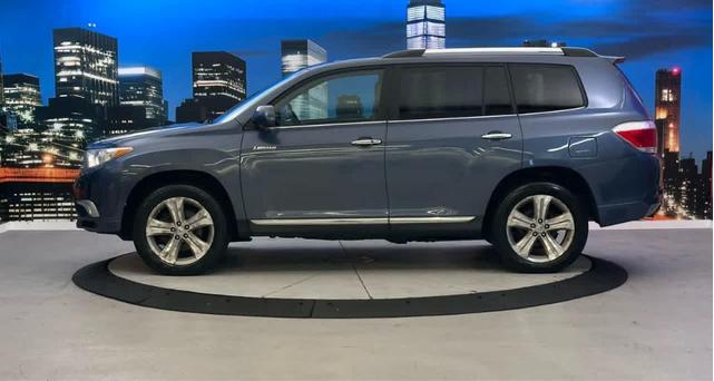 Photo of 2012 Shoreline Blue Pearl Toyota Highlander