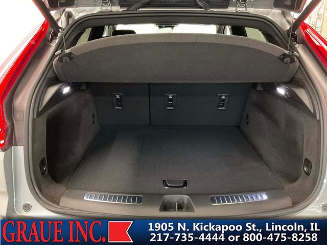 Photo of 2024 Primary Color Exterior, Sharkskin Met-1 (130H) Cadillac XT4