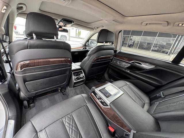 Photo of 2020 Glacier Silver Metallic BMW 750