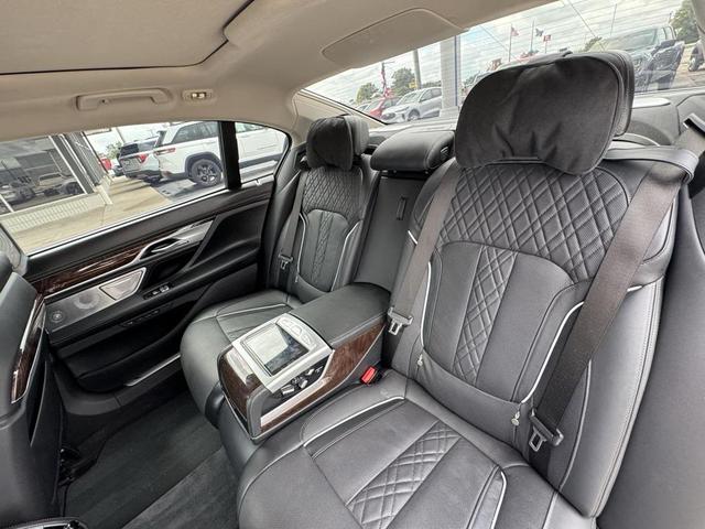 Photo of 2020 Glacier Silver Metallic BMW 750