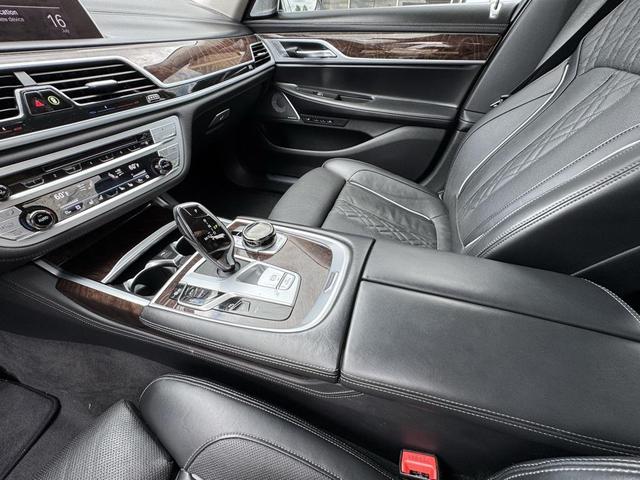 Photo of 2020 Glacier Silver Metallic BMW 750